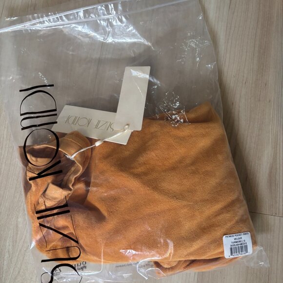 (NWT) Suzi Kondi: Keshni Long Sleeve Sweatshirt in Velour - Picture 4 of 4